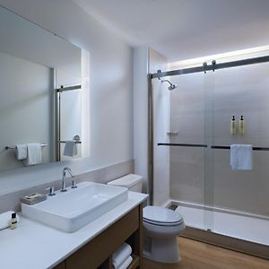 One-Bedroom King Suite